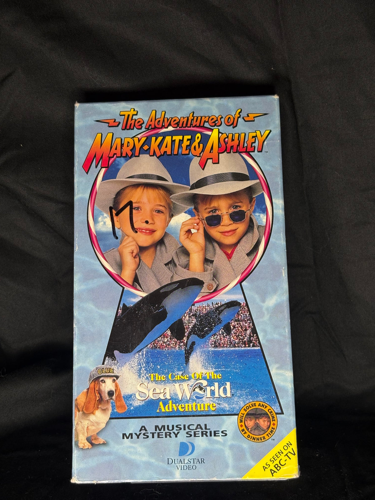 VHS | THE ADVENTURES OF MARY-KATE & ASHLEY: THE CASE OF THE SEA WORLD ADVENTURE (1995)
