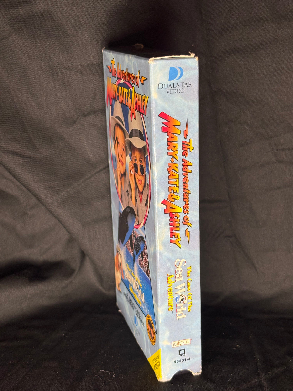 VHS | THE ADVENTURES OF MARY-KATE & ASHLEY: THE CASE OF THE SEA WORLD ADVENTURE (1995)