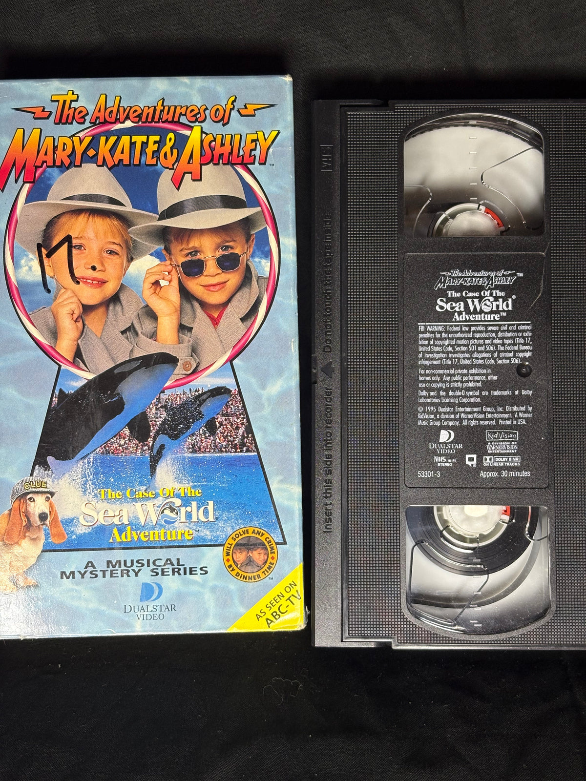 VHS | THE ADVENTURES OF MARY-KATE & ASHLEY: THE CASE OF THE SEA WORLD ADVENTURE (1995)