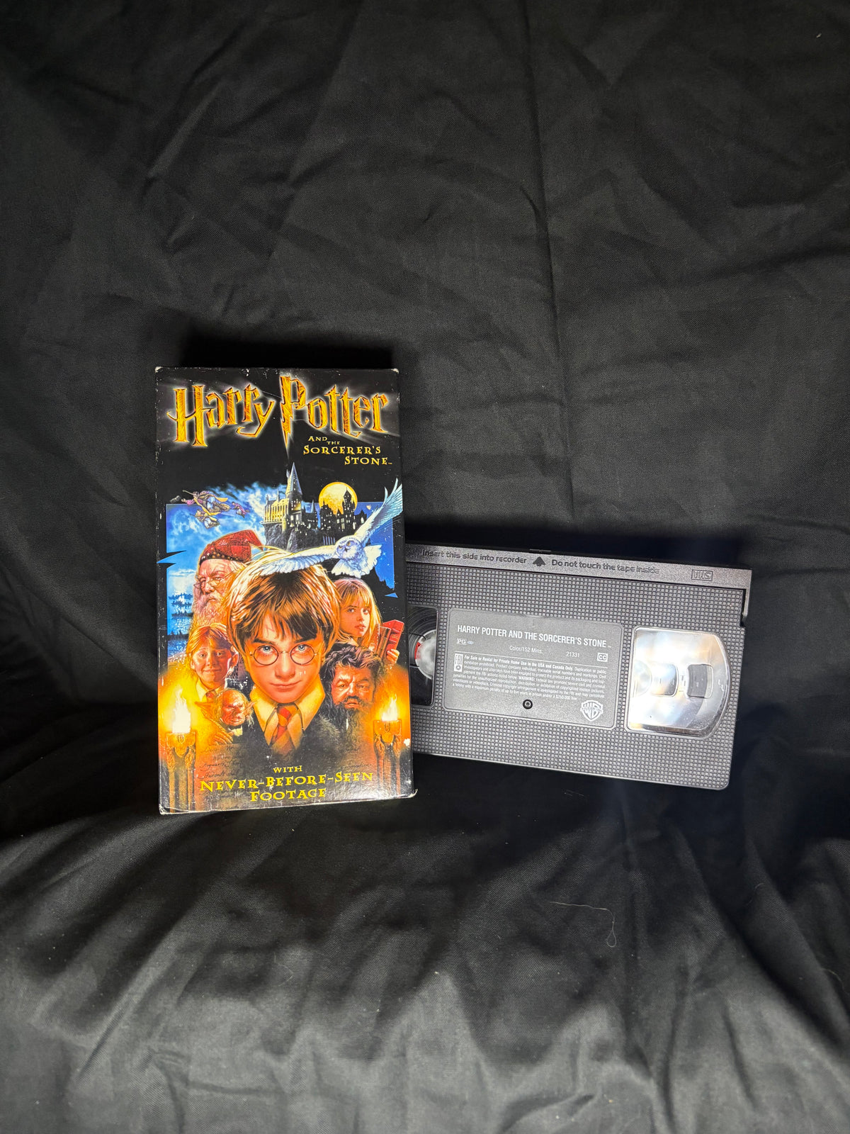 VHS | HARRY POTTER AND THE SORCERER'S STONE WITH SPECIAL FOOTAGE (2002)